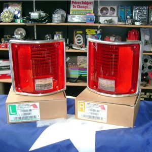 BlazerParts.nl - Set standaard achterlichtglazen met trim 1973-1991 Suburban